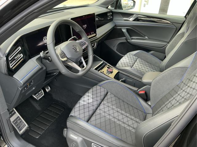 Volkswagen / Tiguan / Schwarz / R-Line / Deep Black Perleffekt / , Beispielbilder, ggf. teilweise mit Sonderausstattung