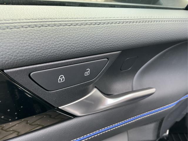 Volkswagen / Tiguan / Schwarz / R-Line / Deep Black Perleffekt / , Beispielbilder, ggf. teilweise mit Sonderausstattung