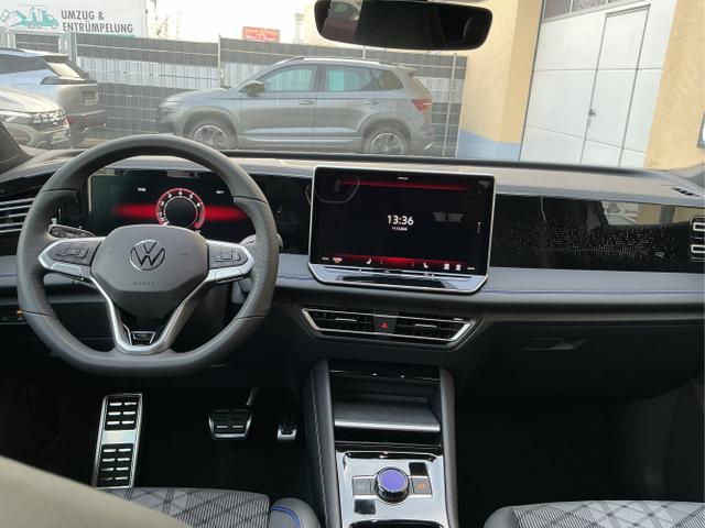 Volkswagen / Tiguan / Schwarz / R-Line / Deep Black Perleffekt / , Beispielbilder, ggf. teilweise mit Sonderausstattung