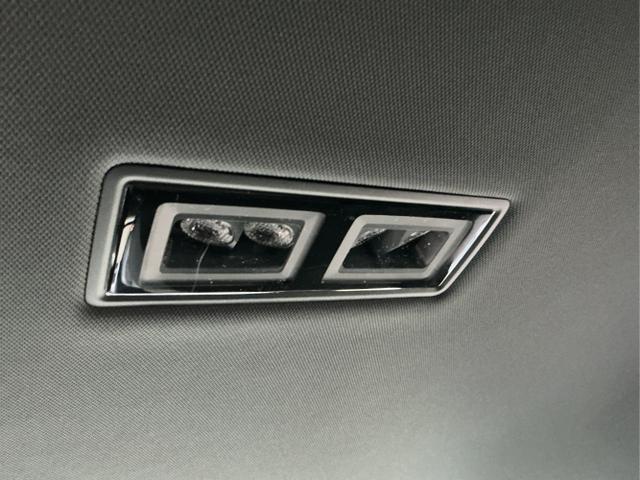 Volkswagen / Tiguan / Schwarz / R-Line / Deep Black Perleffekt / , Beispielbilder, ggf. teilweise mit Sonderausstattung