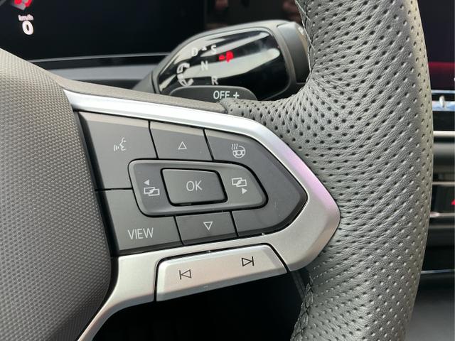 Volkswagen / Tiguan / Schwarz / R-Line / Deep Black Perleffekt / , Beispielbilder, ggf. teilweise mit Sonderausstattung