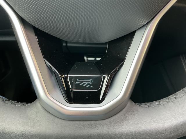 Volkswagen / Tiguan / Schwarz / R-Line / Deep Black Perleffekt / , Beispielbilder, ggf. teilweise mit Sonderausstattung