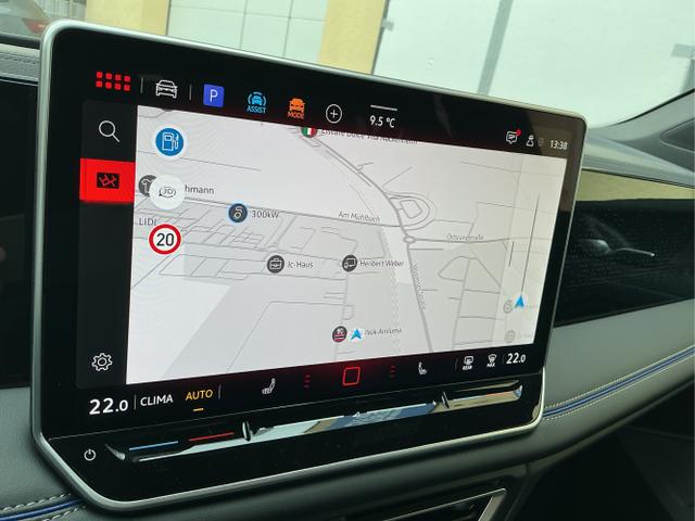 Volkswagen / Tiguan / Schwarz / R-Line / Deep Black Perleffekt / , Beispielbilder, ggf. teilweise mit Sonderausstattung