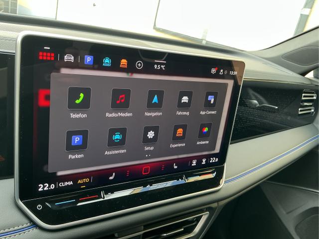 Volkswagen / Tiguan / Schwarz / R-Line / Deep Black Perleffekt / , Beispielbilder, ggf. teilweise mit Sonderausstattung