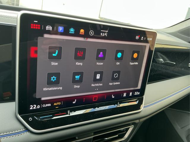 Volkswagen / Tiguan / Schwarz / R-Line / Deep Black Perleffekt / , Beispielbilder, ggf. teilweise mit Sonderausstattung