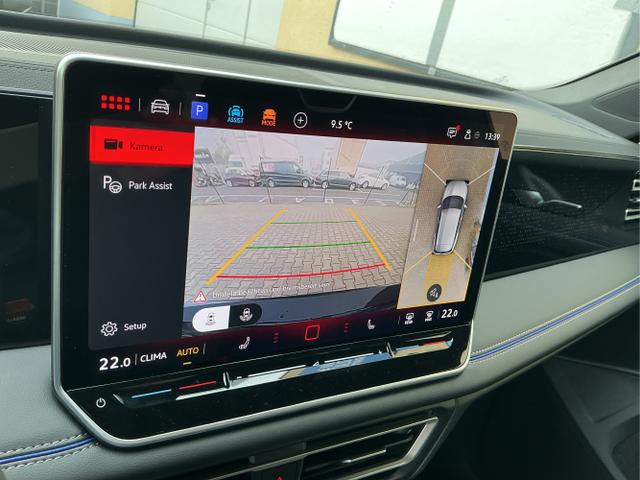 Volkswagen / Tiguan / Schwarz / R-Line / Deep Black Perleffekt / , Beispielbilder, ggf. teilweise mit Sonderausstattung