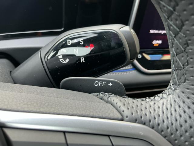 Volkswagen / Tiguan / Schwarz / R-Line / Deep Black Perleffekt / , Beispielbilder, ggf. teilweise mit Sonderausstattung