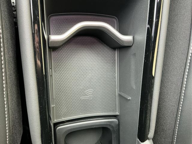 Volkswagen / Tiguan / Schwarz / R-Line / Deep Black Perleffekt / , Beispielbilder, ggf. teilweise mit Sonderausstattung