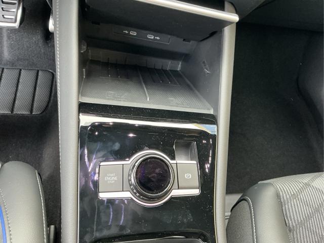 Volkswagen / Tiguan / Schwarz / R-Line / Deep Black Perleffekt / , Beispielbilder, ggf. teilweise mit Sonderausstattung