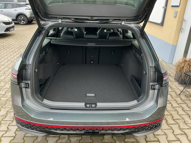 Volkswagen / Passat Variant / Grau / R-Line. AHK / Diabasgrau / , Beispielbilder, ggf. teilweise mit Sonderausstattung