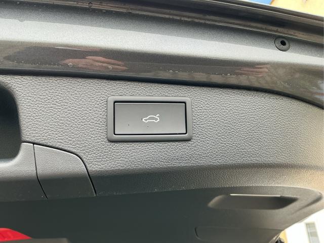 Volkswagen / Passat Variant / Grau / R-Line. AHK / Diabasgrau / , Beispielbilder, ggf. teilweise mit Sonderausstattung