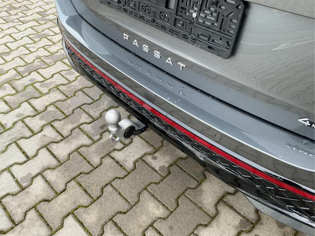 Volkswagen / Passat Variant / Grau / R-Line. AHK / Diabasgrau / , Beispielbilder, ggf. teilweise mit Sonderausstattung