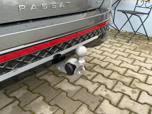 Volkswagen / Passat Variant / Grau / R-Line. AHK / Diabasgrau / , Beispielbilder, ggf. teilweise mit Sonderausstattung