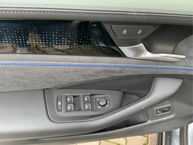 Volkswagen / Passat Variant / Grau / R-Line. AHK / Diabasgrau / , Beispielbilder, ggf. teilweise mit Sonderausstattung