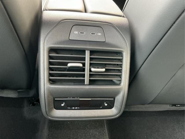 Volkswagen / Passat Variant / Grau / R-Line. AHK / Diabasgrau / , Beispielbilder, ggf. teilweise mit Sonderausstattung