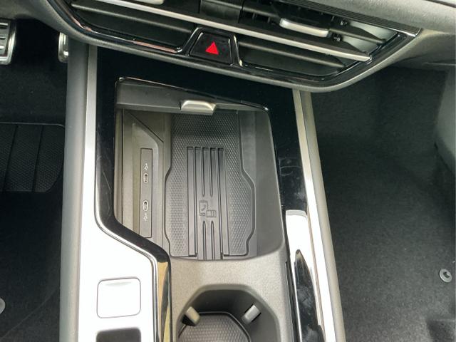 Volkswagen / Passat Variant / Grau / R-Line. AHK / Diabasgrau / , Beispielbilder, ggf. teilweise mit Sonderausstattung