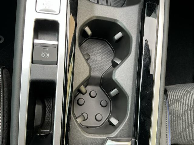 Volkswagen / Passat Variant / Grau / R-Line. AHK / Diabasgrau / , Beispielbilder, ggf. teilweise mit Sonderausstattung