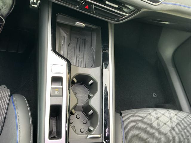 Volkswagen / Passat Variant / Grau / R-Line. AHK / Diabasgrau / , Beispielbilder, ggf. teilweise mit Sonderausstattung