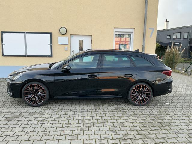 Cupra / Leon Sportstourer / Schwarz / Sp VZ AHK / Midnight Black / , Beispielbilder, ggf. teilweise mit Sonderausstattung
