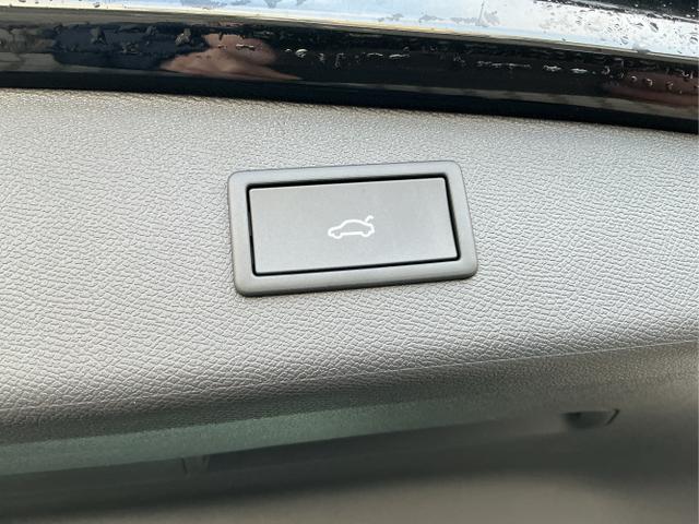 Cupra / Leon Sportstourer / Schwarz / Sp VZ AHK / Midnight Black / , Beispielbilder, ggf. teilweise mit Sonderausstattung