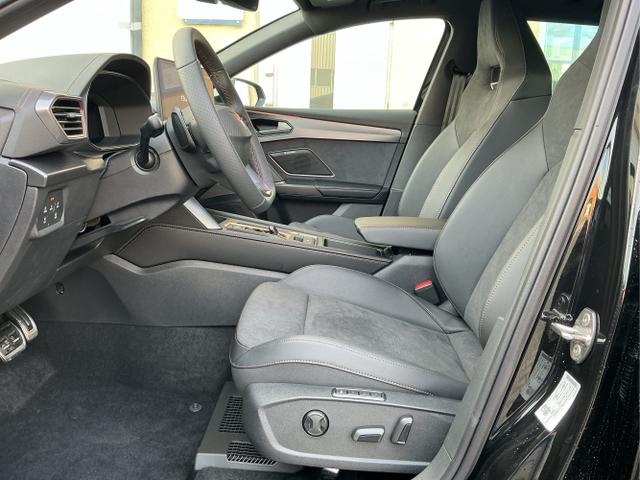 Cupra / Leon Sportstourer / Schwarz / Sp VZ AHK / Midnight Black / , Beispielbilder, ggf. teilweise mit Sonderausstattung