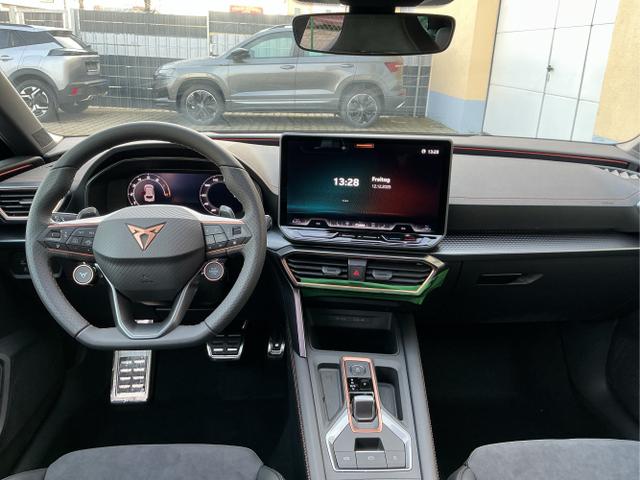 Cupra / Leon Sportstourer / Schwarz / Sp VZ AHK / Midnight Black / , Beispielbilder, ggf. teilweise mit Sonderausstattung