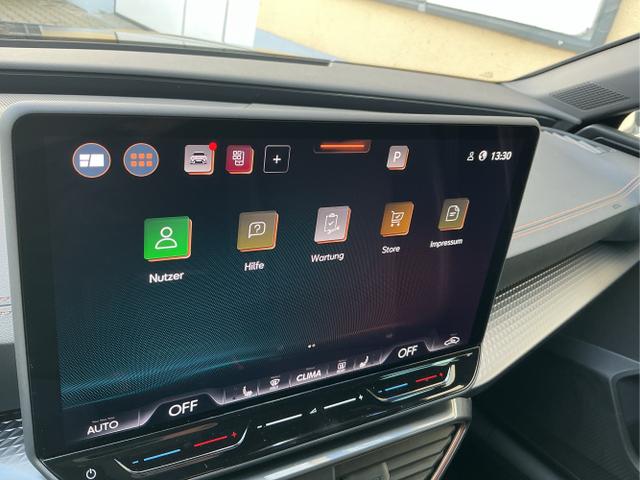 Cupra / Leon Sportstourer / Schwarz / Sp VZ AHK / Midnight Black / , Beispielbilder, ggf. teilweise mit Sonderausstattung