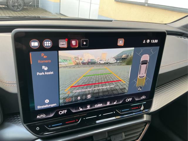 Cupra / Leon Sportstourer / Schwarz / Sp VZ AHK / Midnight Black / , Beispielbilder, ggf. teilweise mit Sonderausstattung