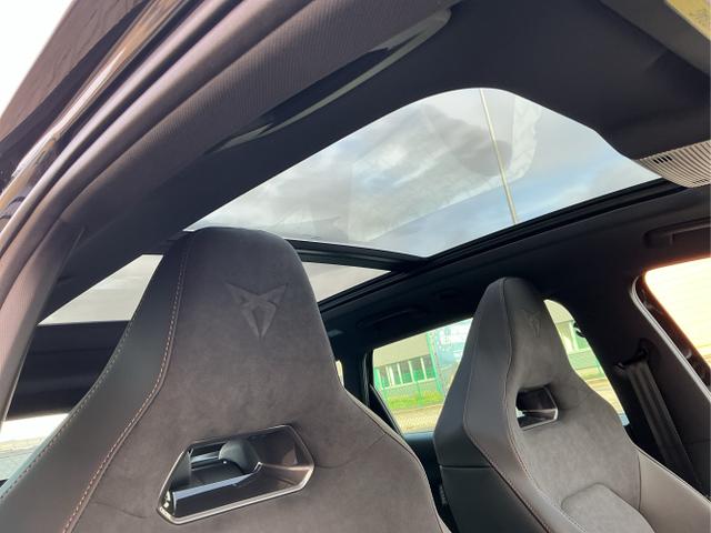 Cupra / Leon Sportstourer / Schwarz / Sp VZ AHK / Midnight Black / , Beispielbilder, ggf. teilweise mit Sonderausstattung