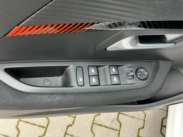 Peugeot / 208 / / / / 