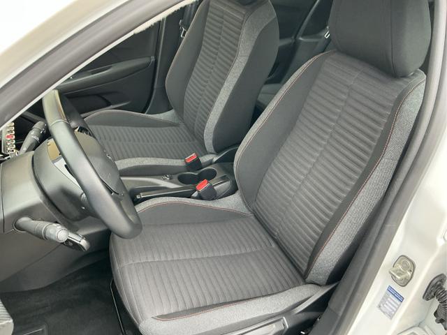 Peugeot / 208 / / / / 