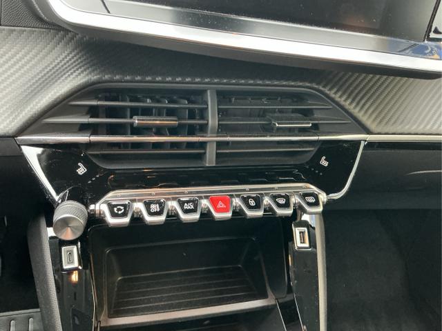 Peugeot / 208 / / / / 