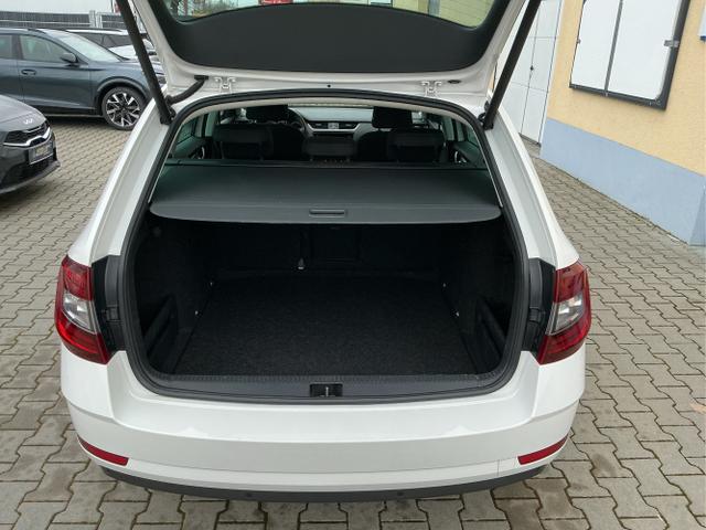 Skoda / Octavia Combi / Wei&szlig; / / / Style LED NAVI KESSY el. Heckklappe 8fach Bereift