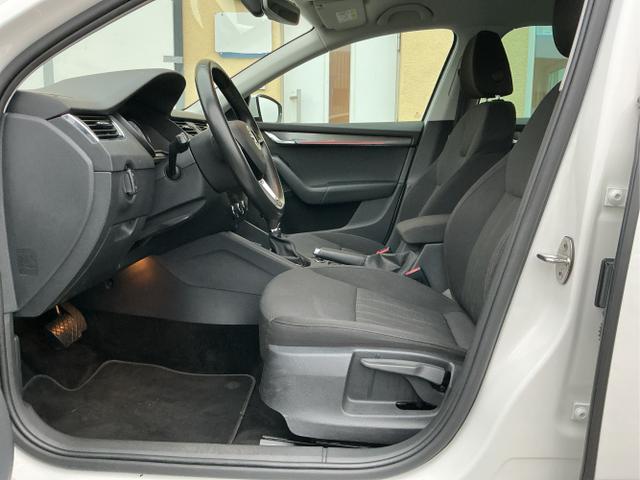 Skoda / Octavia Combi / Wei&szlig; / / / Style LED NAVI KESSY el. Heckklappe 8fach Bereift