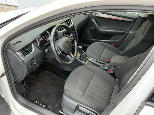 Skoda / Octavia Combi / Wei&szlig; / / / Style LED NAVI KESSY el. Heckklappe 8fach Bereift