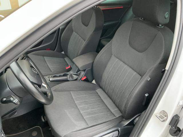 Skoda / Octavia Combi / Wei&szlig; / / / Style LED NAVI KESSY el. Heckklappe 8fach Bereift