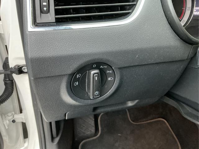 Skoda / Octavia Combi / Wei&szlig; / / / Style LED NAVI KESSY el. Heckklappe 8fach Bereift