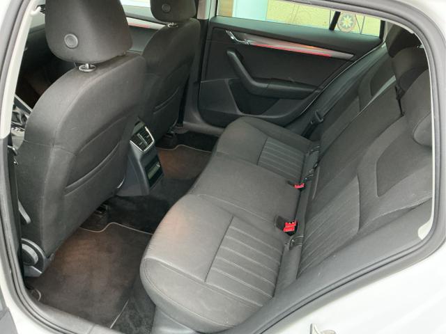 Skoda / Octavia Combi / Wei&szlig; / / / Style LED NAVI KESSY el. Heckklappe 8fach Bereift