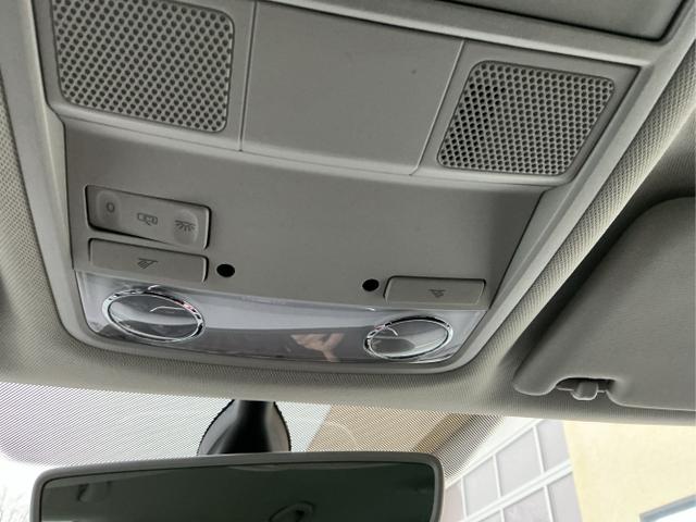 Skoda / Octavia Combi / Wei&szlig; / / / Style LED NAVI KESSY el. Heckklappe 8fach Bereift