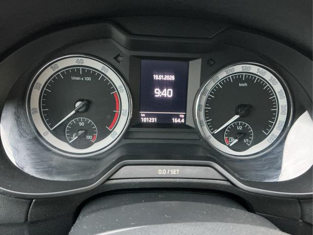 Skoda / Octavia Combi / Wei&szlig; / / / Style LED NAVI KESSY el. Heckklappe 8fach Bereift