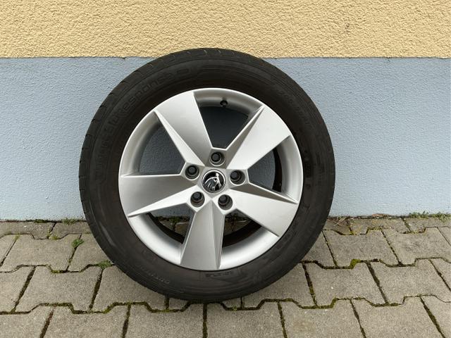 Skoda / Octavia Combi / Wei&szlig; / / / Style LED NAVI KESSY el. Heckklappe 8fach Bereift