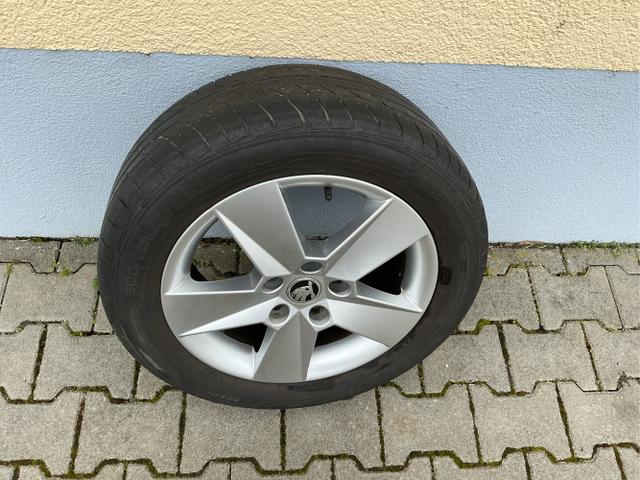 Skoda / Octavia Combi / Wei&szlig; / / / Style LED NAVI KESSY el. Heckklappe 8fach Bereift