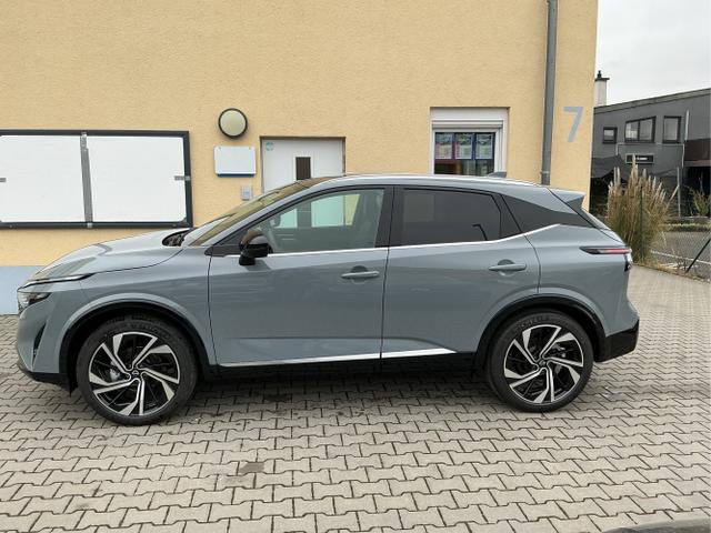 Nissan / Qashqai / Grau / Tekna+ / Ceramic Grey / , Beispielbilder, ggf. teilweise mit Sonderausstattung