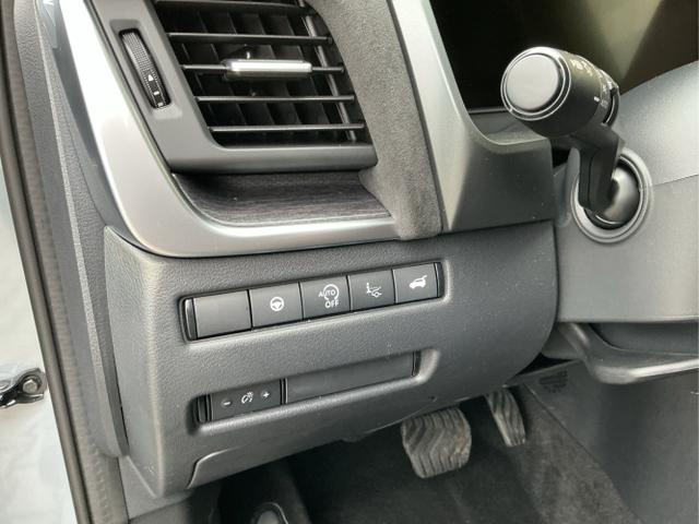 Nissan / Qashqai / Grau / Tekna+ / Ceramic Grey / , Beispielbilder, ggf. teilweise mit Sonderausstattung