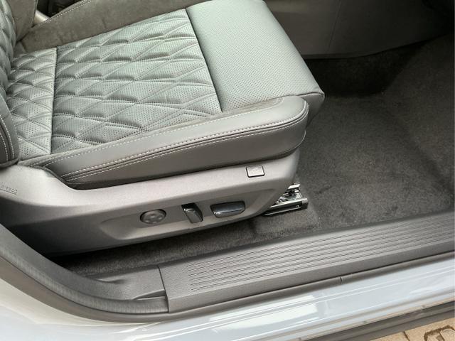 Nissan / Qashqai / Grau / Tekna+ / Ceramic Grey / , Beispielbilder, ggf. teilweise mit Sonderausstattung