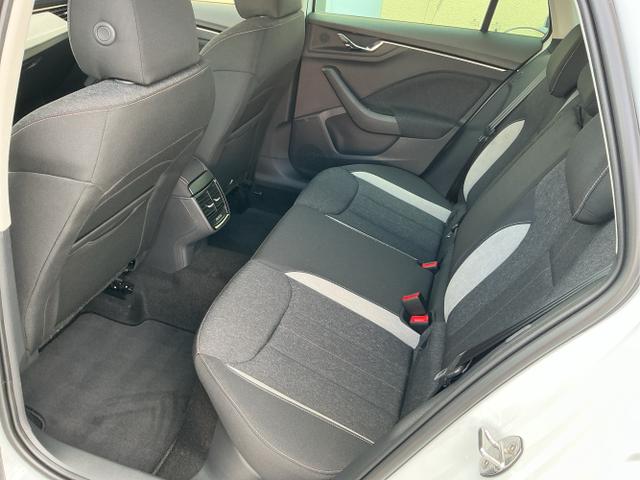 Skoda / Kamiq / Wei&szlig; / Top Selection / Moon White / , Beispielbilder, ggf. teilweise mit Sonderausstattung