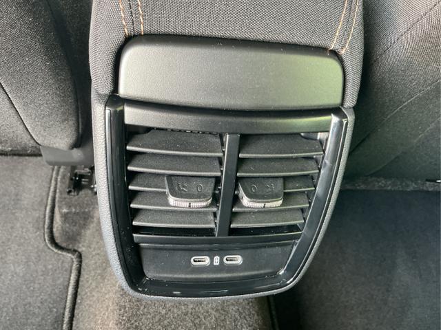 Skoda / Kamiq / Wei&szlig; / Top Selection / Moon White / , Beispielbilder, ggf. teilweise mit Sonderausstattung