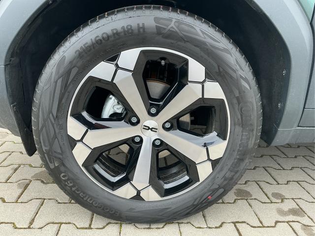 Dacia / Duster / Gr&uuml;n / Journey / Green Cedre / , Beispielbilder, ggf. teilweise mit Sonderausstattung