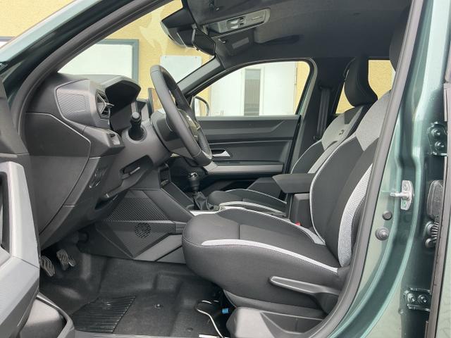 Dacia / Duster / Gr&uuml;n / Journey / Green Cedre / , Beispielbilder, ggf. teilweise mit Sonderausstattung