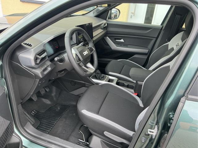 Dacia / Duster / Gr&uuml;n / Journey / Green Cedre / , Beispielbilder, ggf. teilweise mit Sonderausstattung